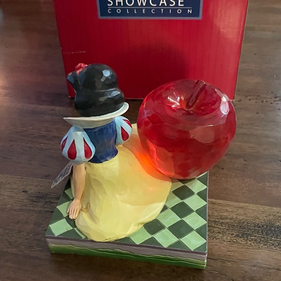 Jim Shore “A Tempting Offer” Snow White Figurine MSRP $65 - Picture 3 of 8
